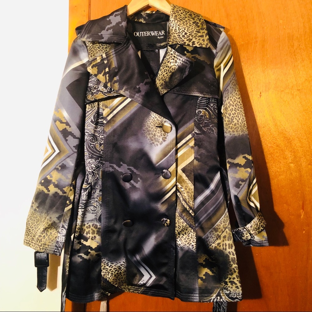 🤩🤩Beautiful Outerwear by Lisa Trench Coat🤩🤩